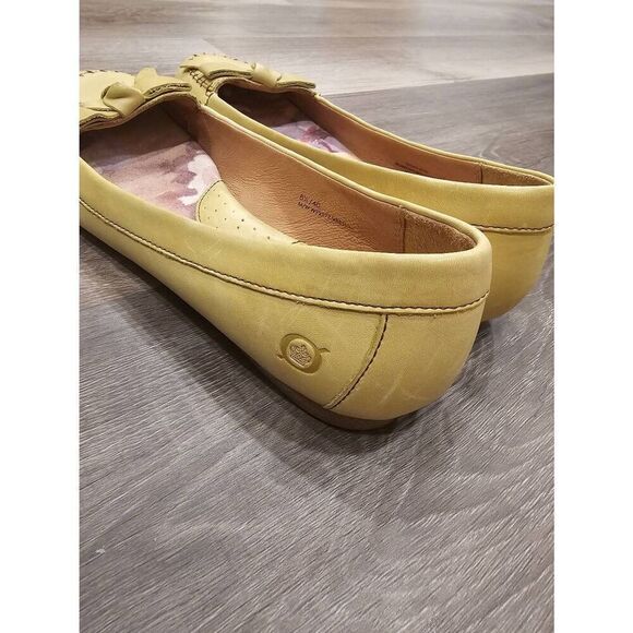 Born size 8.5 Women's Leather green flats - Picture 4 of 7